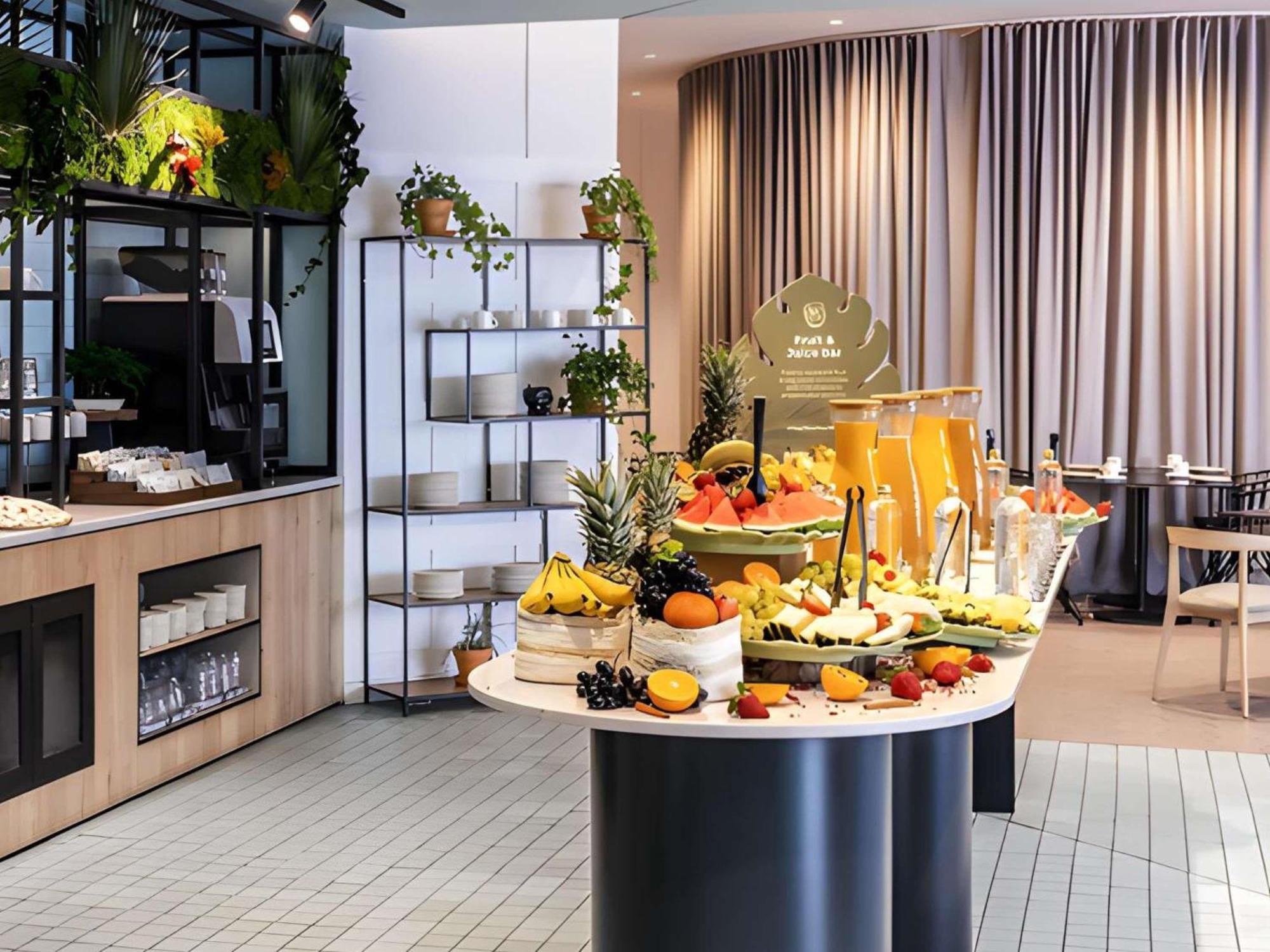 Pullman Airport & Feria Hotel