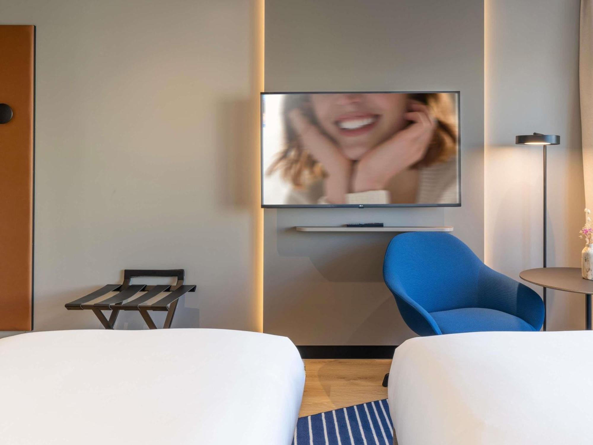 Pullman Airport & Feria 4*